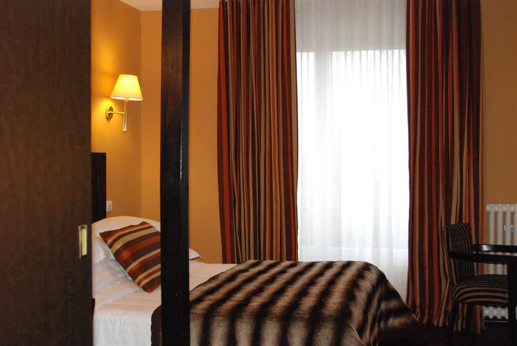 Hotel Ariane & Spa Pontorson Zewnętrze zdjęcie